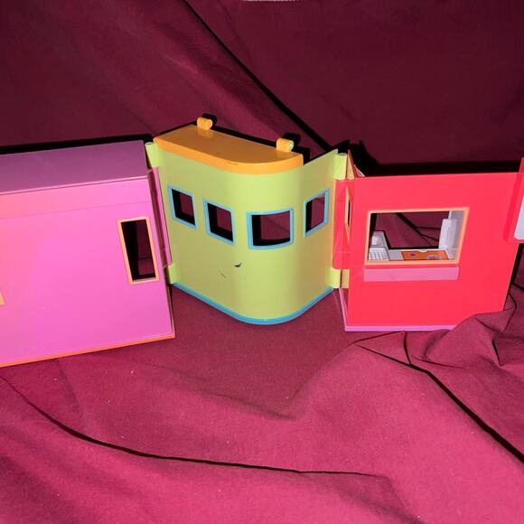 Polly Pocket Sparkle Style folding house/apartment (no Accessories) - Picture 3 of 3